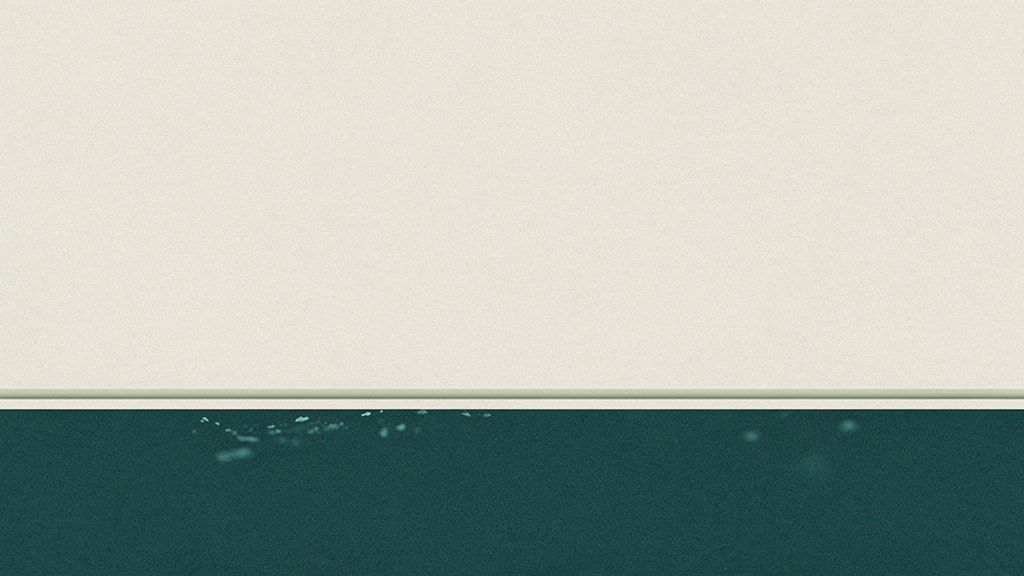 A single steady matcha line holding just above a deep-teal baseline across a calm bone field, the smallest of margins kept level, an abstract image of a modest but real effect measured against the noise.